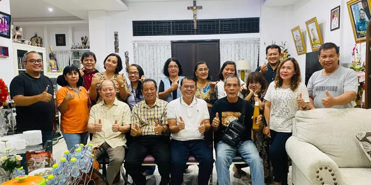 Alumni Persekolahan Katolik Nyarumkop (PKN) yang berdomisili di Pontianak dan Kubu Raya menggelar rapat koordinasi di kediaman Adrianus Asia Sidot, Ketua Alumni PKN sekaligus anggota DPR RI, untuk mematangkan persiapan keberangkatan menuju Magna Reunio 110 Tahun PKN. (Pontianak Globe/Stefanus Akim)