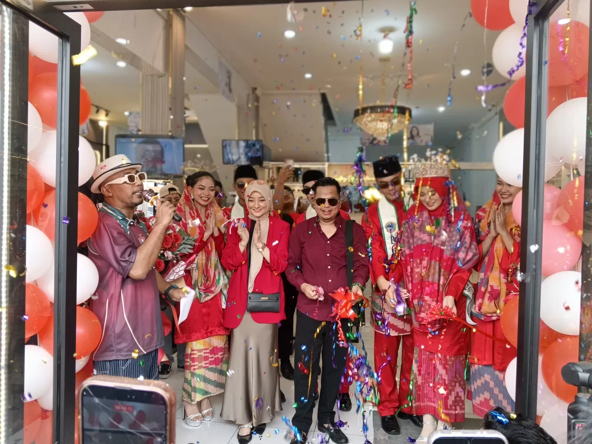Optik Pontianak merayakan perjalanan 17 tahun melayani pelanggan setianya, sekaligus Re Opening, Kamis, 20 Agustus 2026.   (Wilhelmus Triputra )
