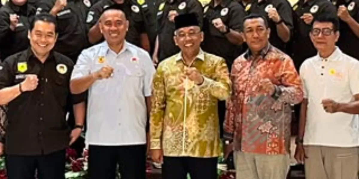 Sekda Kota Pontianak Dr Amirullah SE MM (tengah), beserta Ketua KONI Kota Pontianak, Sekda Kota Pontianak, Ketua Inkai Kalbar, dan Ketua Inkai Kota Pontianak. (Dok. Inkai Kota Pontianak)