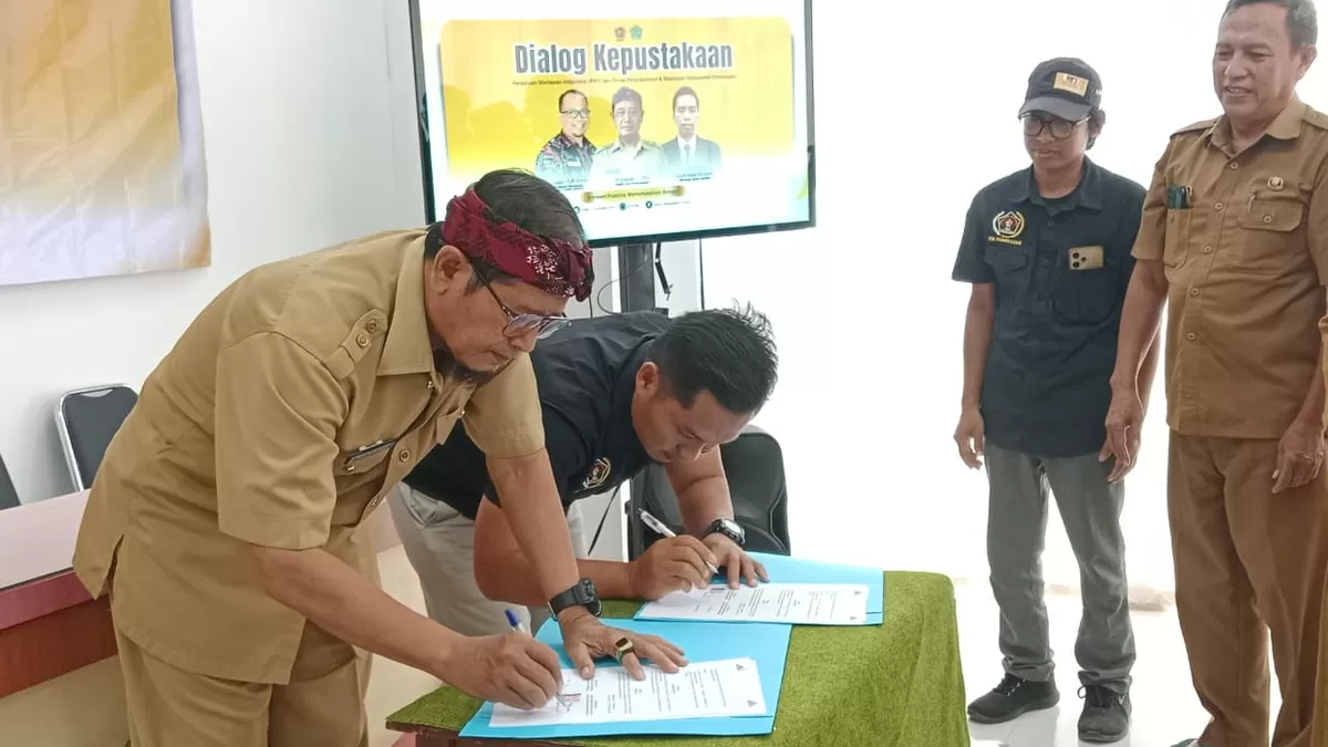 Perkuat Ekosistem Literasi, PWI Pamekasan dan Dinas Perpustakaan Teken MoU