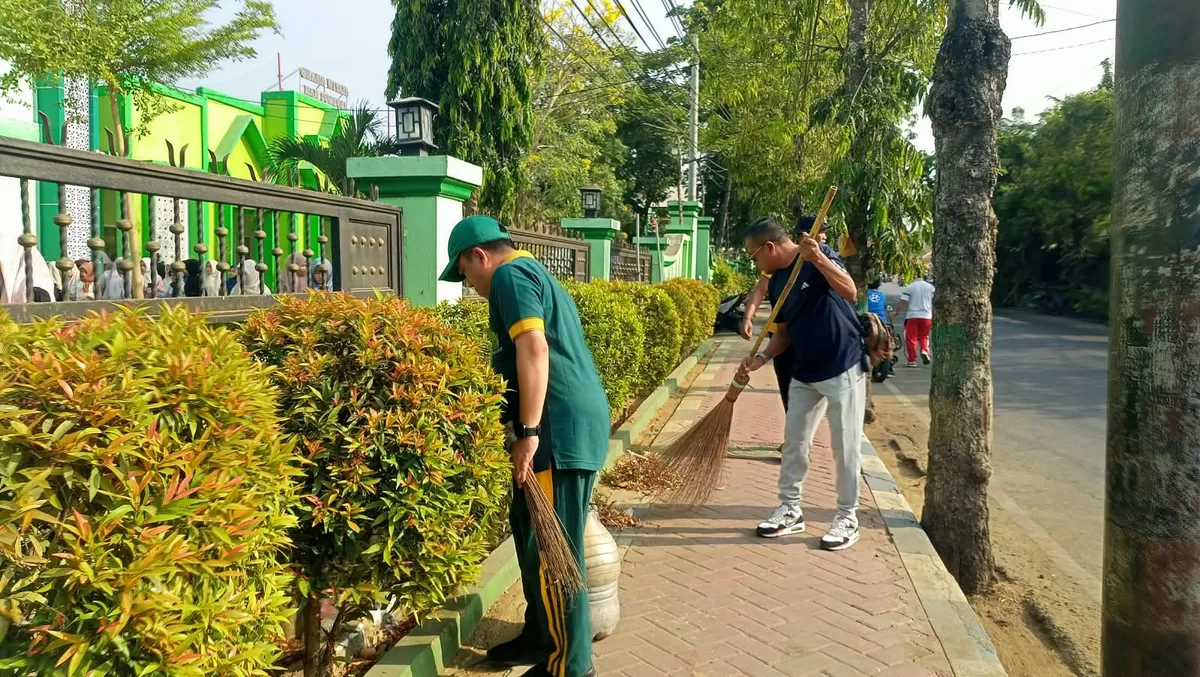DLH-Kemenag Sumenep Gelar Kerja Bakti, Sasar Area Perkantoran dan Fasilitas Umum