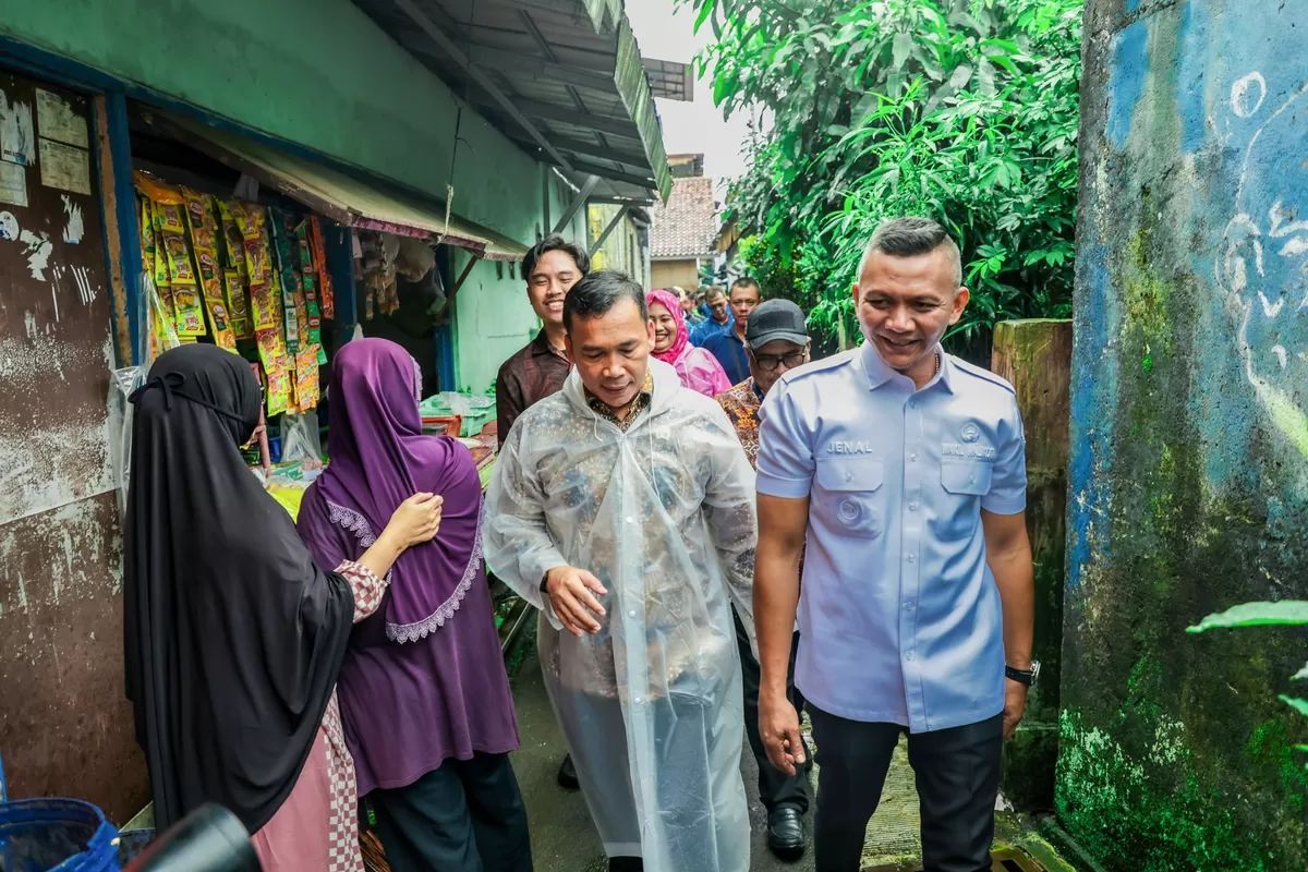 Jenal Mutaqin Dampingi Mendukbangga Tinjau Program Dahsat di Kebon Pedes (Dims / jurnalmetropolitan.com)