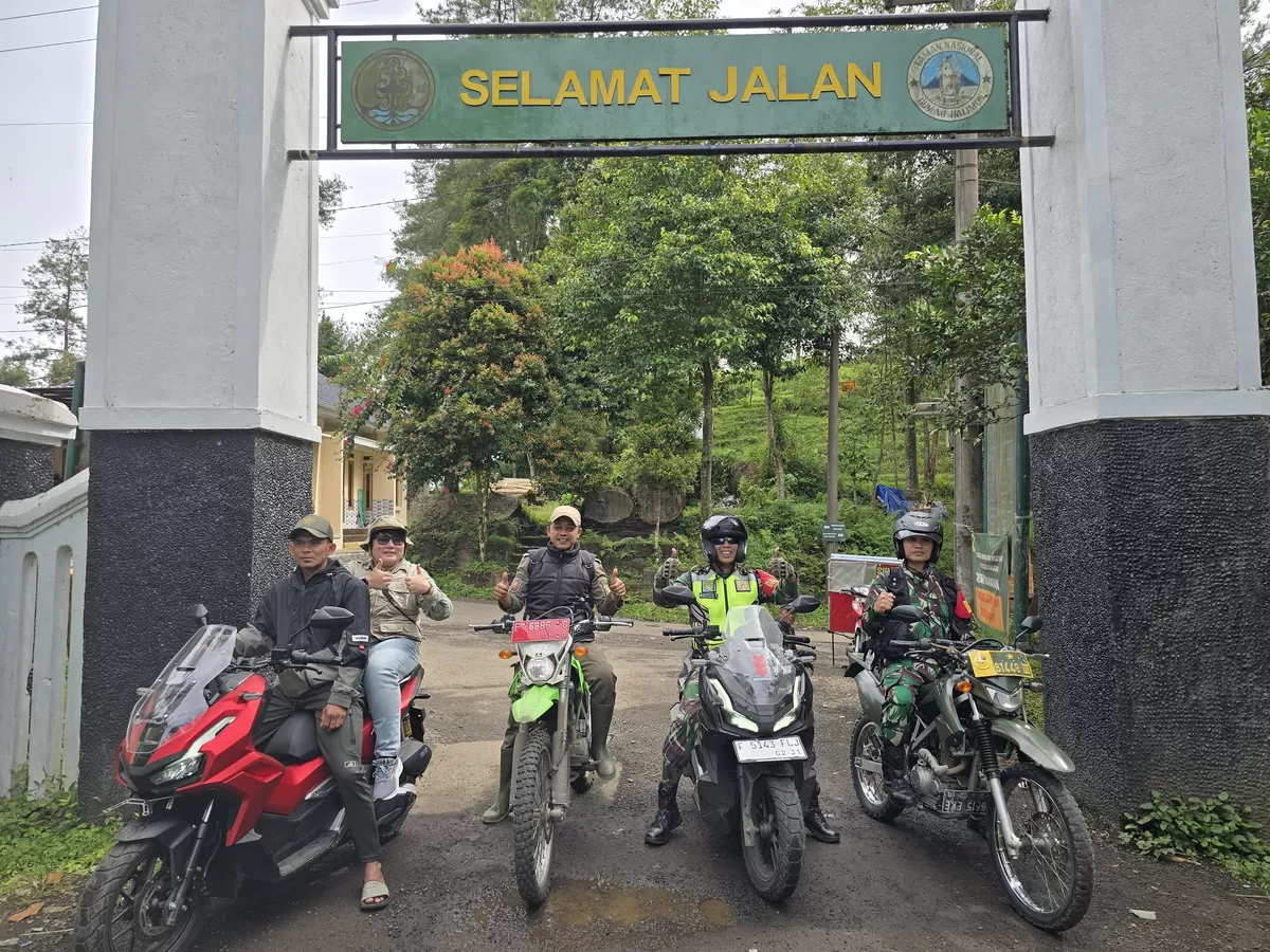 Antisipasi Lonjakan Aktivitas Masyarakat di Libur Lebaran, Danramil 2117 Nanggung Monitoring Akses Jalan Nirmala (Dims / jurnalmetropolitan.com)