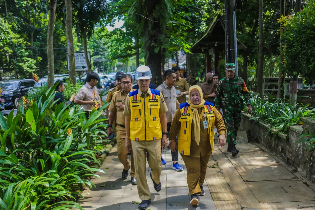 Komitmen Tata Wajah Kota, Dedie Rachim Pimpin Penataan Kabel Udara (Dims / jurnalmetropolitan.com)