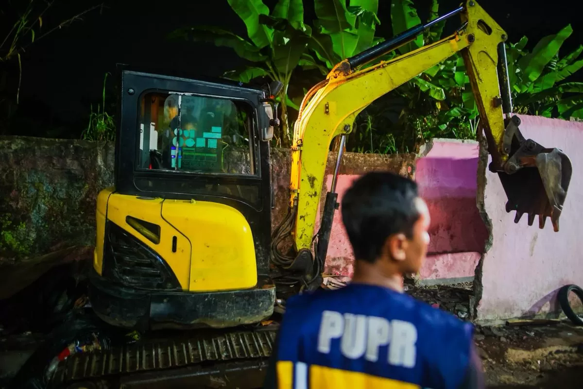  14 Bangunan Liar di Bogor Selatan Ditertibkan Petugas Gabungan (dims / jurnalmetropolitan.com)