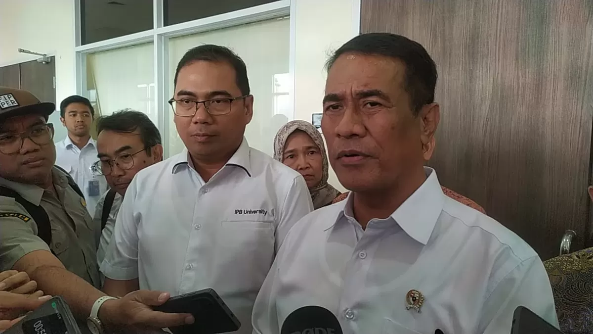 Menteri Pertanian, Andi Armran Sulaiman (kanan) bersama Rektor IPB University  Dr. Alim Setiawan Slamet (kiri) (dims / jurnalmetropolitan.com)