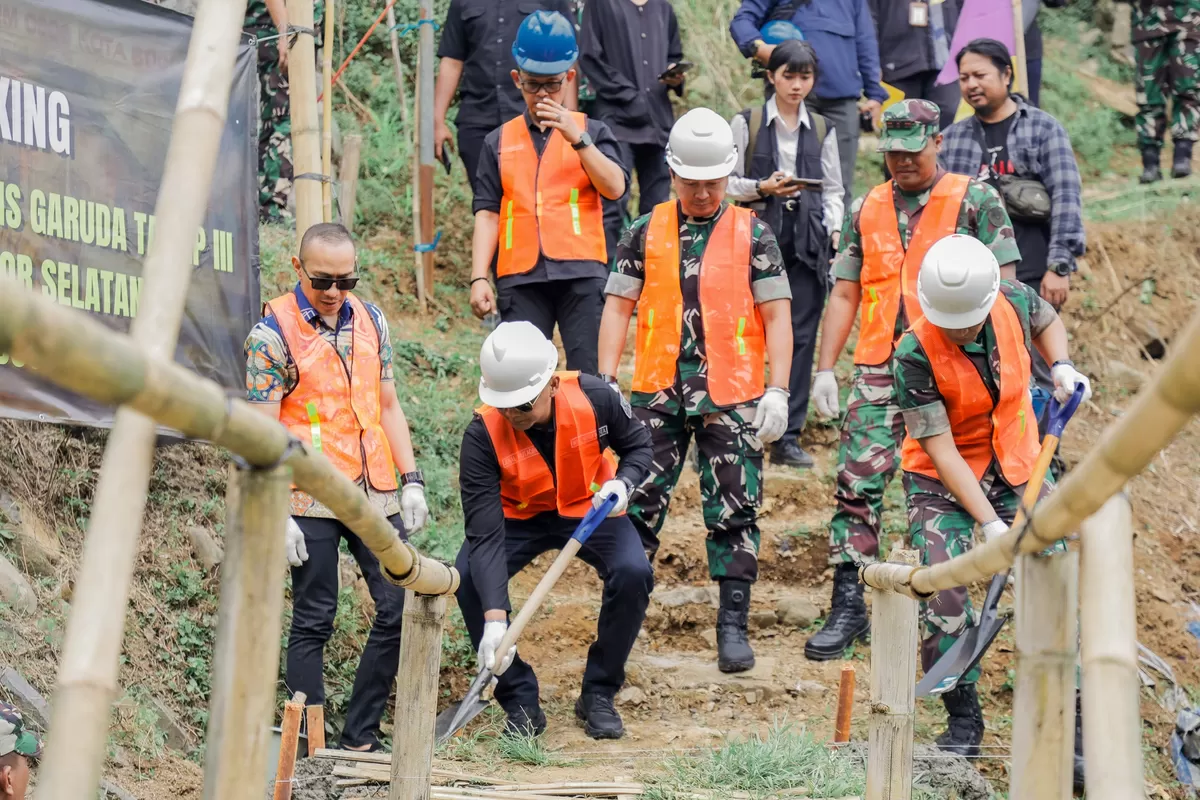  Permudah Akses Masyarakat, TNI Kembali Bangun Jembatan di Harjasari (dims / jurnalmetropolitan.com)