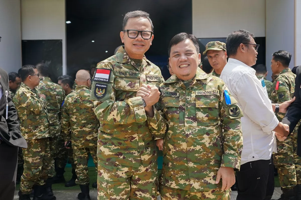 Wakil Menteri Dalam Negeri (Wamendagri) (kiri) bersama Ketua DPRD Kota Bogor Adityawarman Adil (kanan) (dims / jurnalmetropolitan.com)