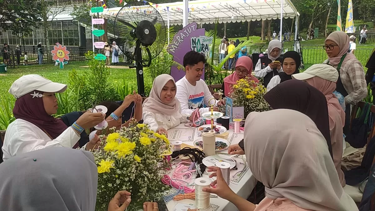 Lewat Program 'Natura', Pengunjung Sunset di Kebun Diajak Berkreasi Tanaman (Dims / jurnalmetropolitan.com)