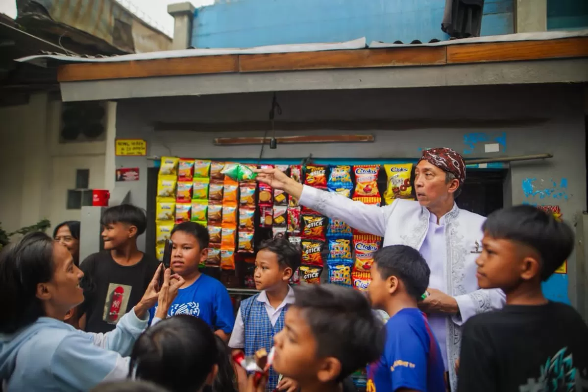 Bertepatan dengan HJB 544, Dedie Rachim Datangi Rumah Warga yang Berulang Tahun (Dims)