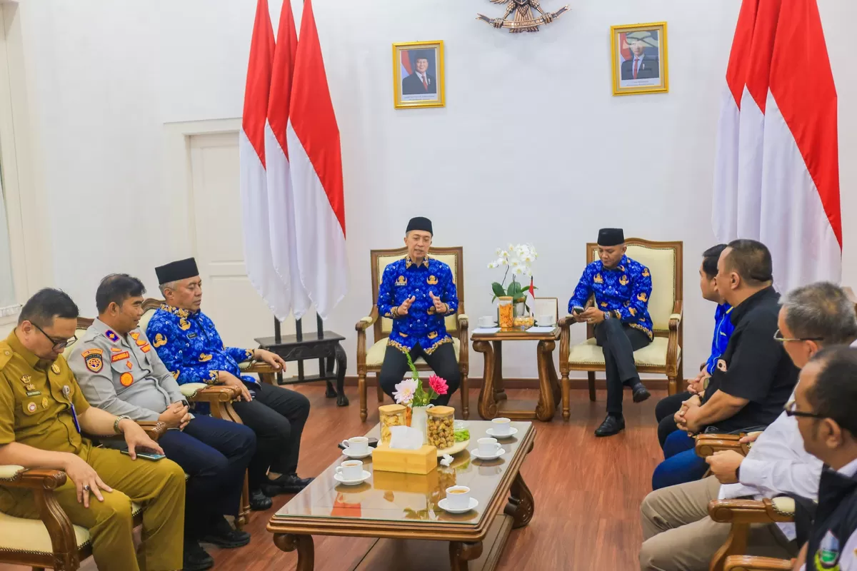 Dedie Rachim Teken Perwali Pembatasan Angkot Usia di Atas 20 Tahun (Dims)