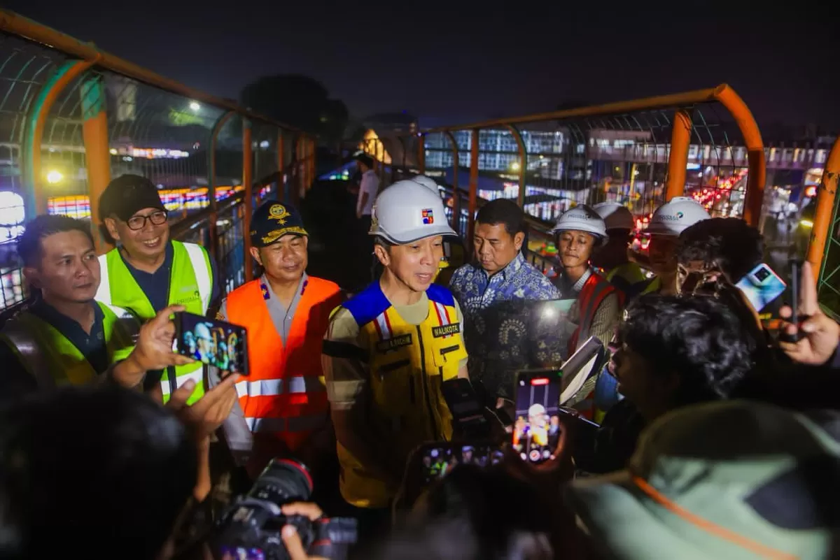 Dedie Rachim Tinjau Penataan Pedestrian dan Angkutan Umum di Kawasan Devris (Dims)