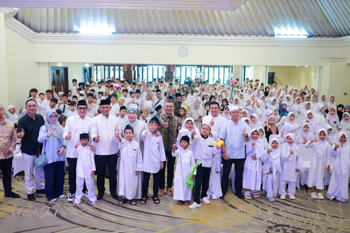 Santunan bagi 300 Anak Yatim, Jenal Mutaqin: Kebanggaan Sekaligus Kebahagiaan (Dims)