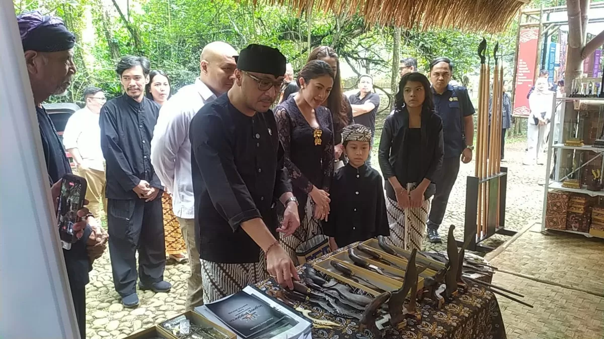 Mengenal Budaya Sunda Lewat KULTURA Sunda Ngariung, Wamenbud Giring Ganesha Ajak Masyarakat Liburan di Kebun Raya Bogor (Dims)