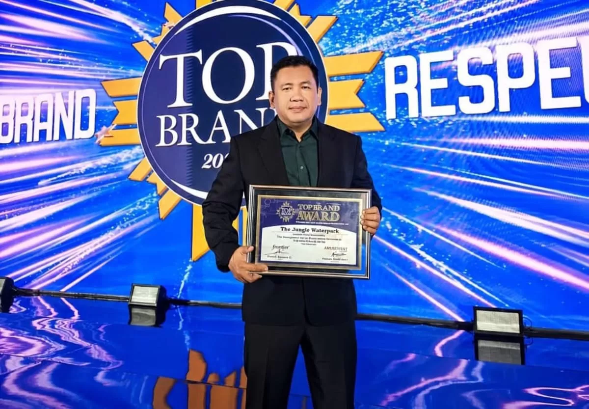 General Manager The Jungle Waterpark, Zakky Afifi saat menerima Top Brand 2026 (Dims / jurnalmetropolitan.com)