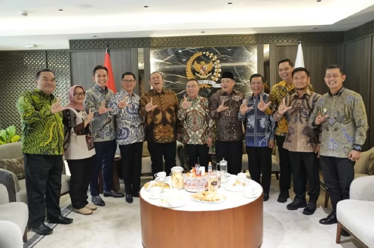 Wakil Ketua DPR RI, Sufmi Dasco Ahmad dan Cucun Ahmad Syamsurijal terima audiensi dengan APKASI terkait pembangunan daerah. (Dok.Istimewa)