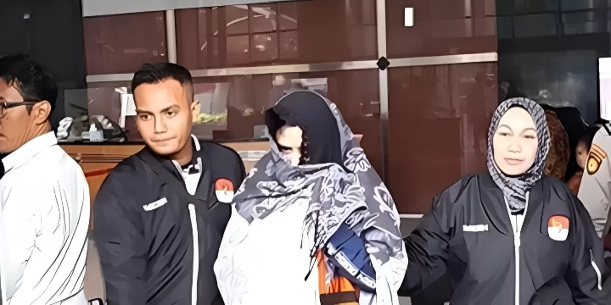 KPK tetapkan Bupati Pekalongan Fadia Arafiq sebagai tersangka dugaan korupsi proyek outsourcing yang melibatkan perusahaan milik keluarga. (Arahpandang.com/Bonin)