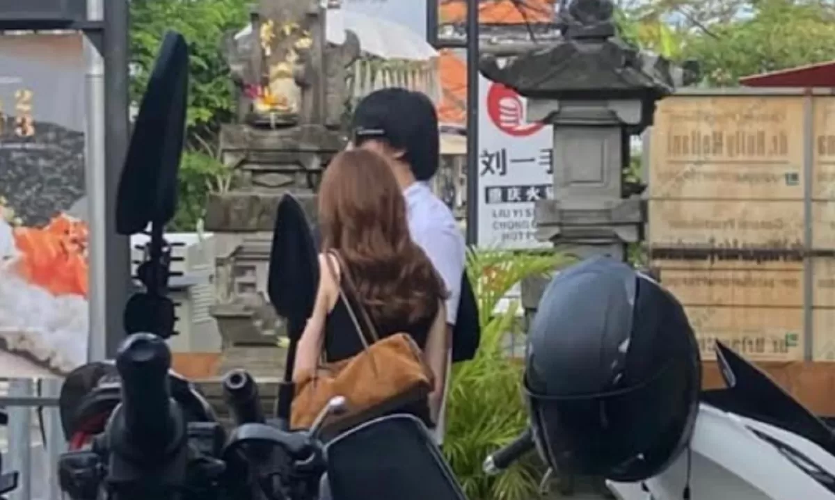 Diduga Jule bersama Jefri Nichol (Instagram/@gosiphotpot )