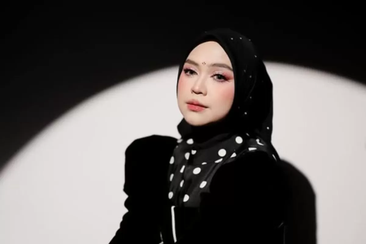 Ria Ricis diduga tertipu travel umrah hingga keberangkatan tertunda. (Instagram/riaricis1795)