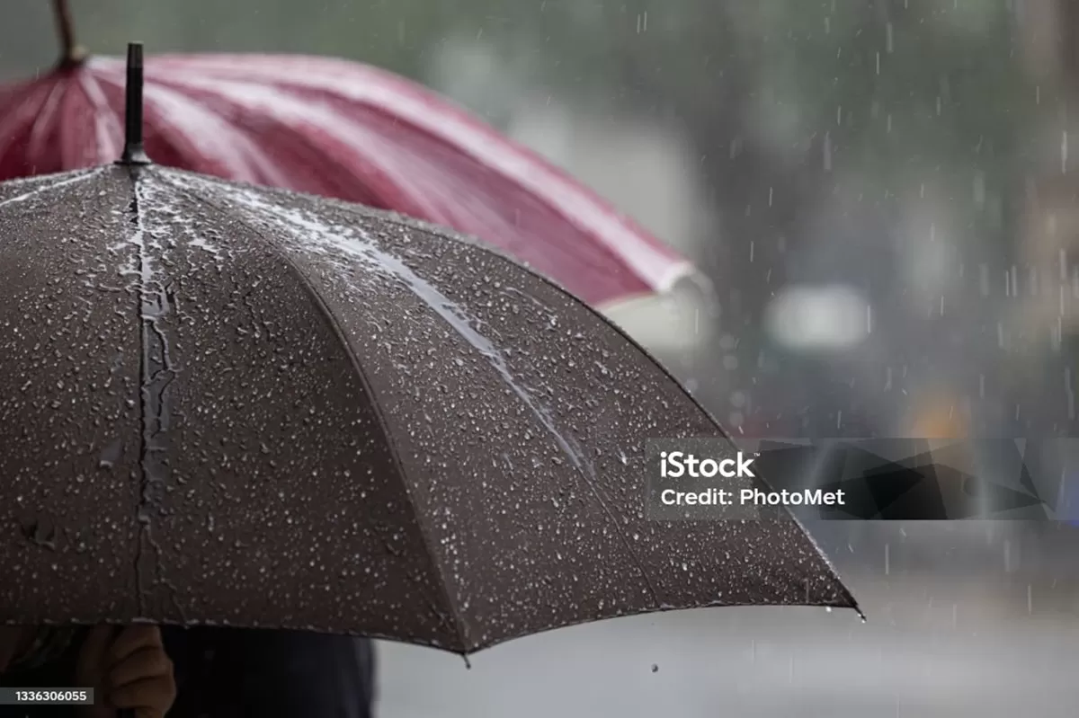 Ilustrasi hujan lebat (PhotoMet/istock)
