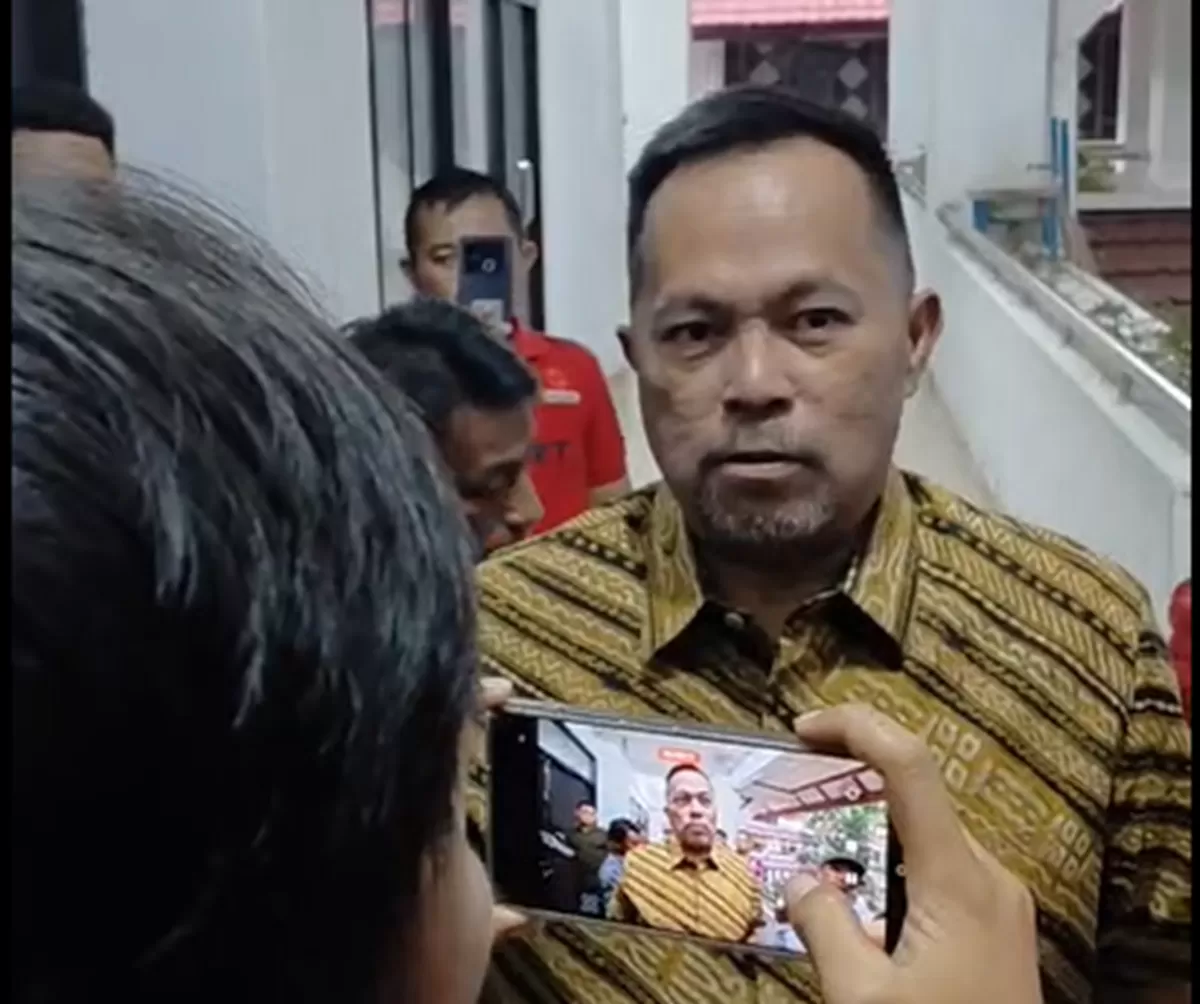 Richard Sualang saat diwawancarai soal Perbasi Manado (Dok. Sulutzone)