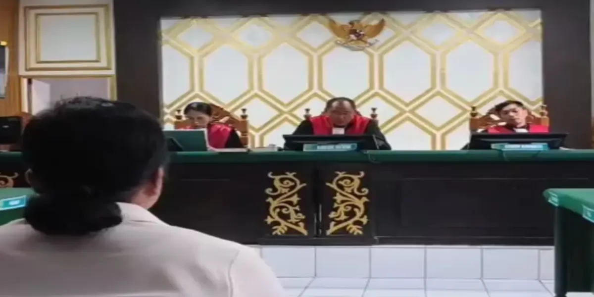 Direktur PT. Satya Bajrah Gardapati di hadapa hakim ketua di Pengadilan Negeri Tondano (Mart)