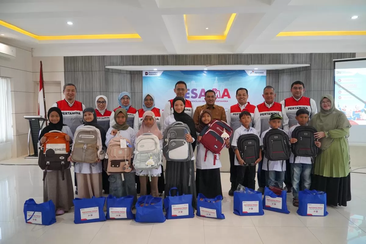 Pertamina Berbagi Seragam dan Alat Sekolah Bangkitkan Semangat Anak-anak Penyintas Bencana di Aceh, Sumut dan Sumbar (Dok. Pertamina)