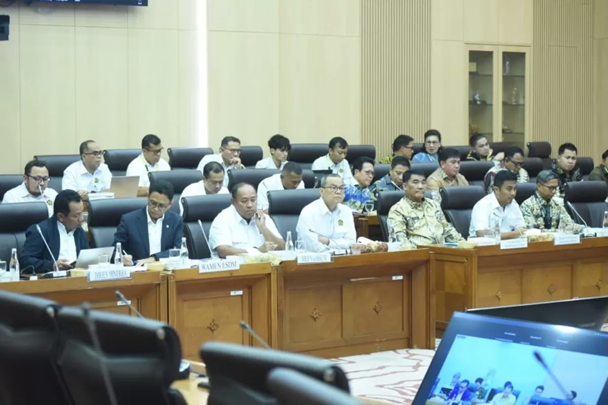 GUbernur Perjuangkan Nasib Penambang Rakyat di DPR RI (Dok. Istimewa)