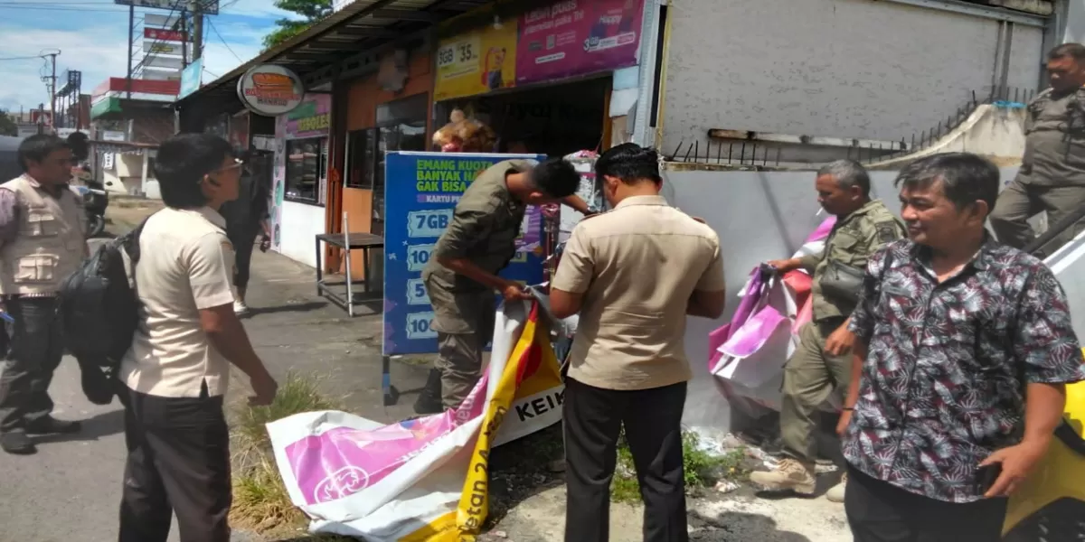 Petugas saat melaksanakan tugas (Ist)