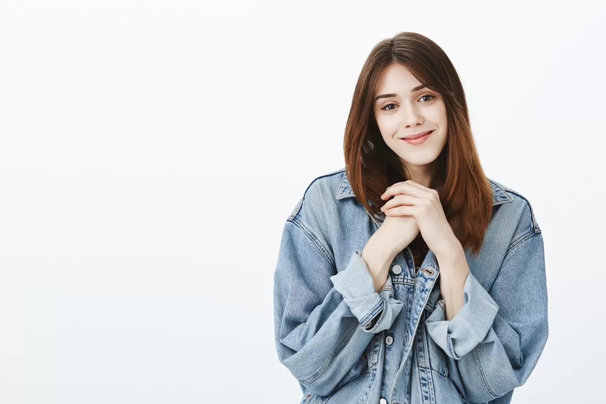 Ilustrasi Wanita Merasa Terlindungi dengan natesh Pantyliner (Seva Levitsky/Freepik)