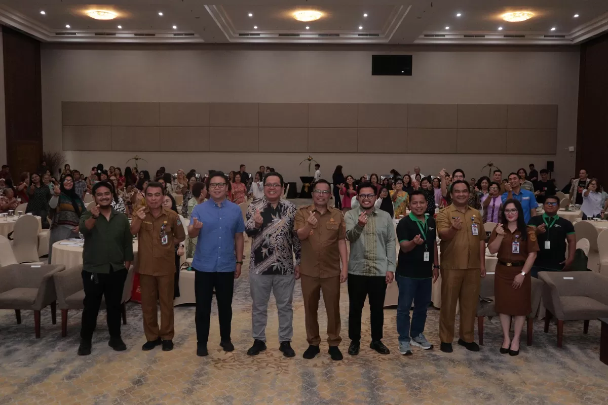 Richard Sualang, Wakil walikota Manado bersama peserta kegiatan. (Stefanus Goni )