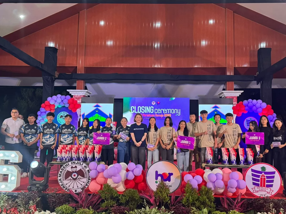 Penyerahan piala lomba di HPR Sinode GMIM 2026 (Jmy)