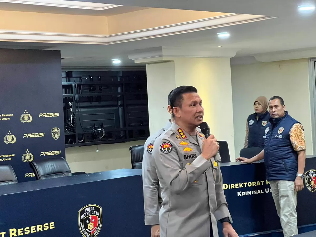 Kabid Humas Polda Metro Jaya saat memberikan keterangan di depan media (Ist)