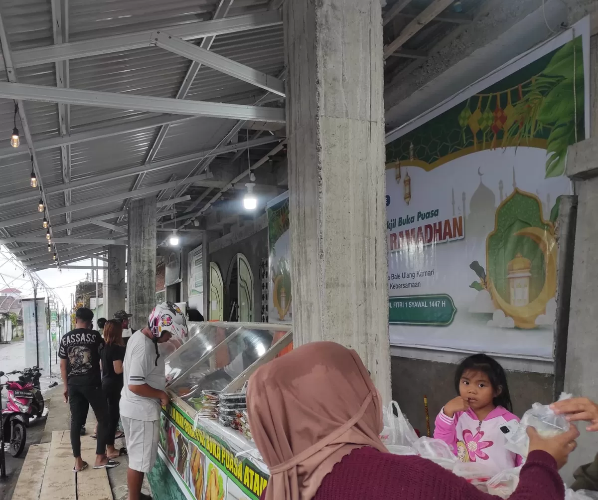 Suasana jual beli takjil (Jmy)