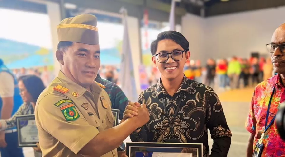 PLN Kotamobagu Terima Penghargaan dari Gubernur Yulius Selvanus (Dok. Istimewa)