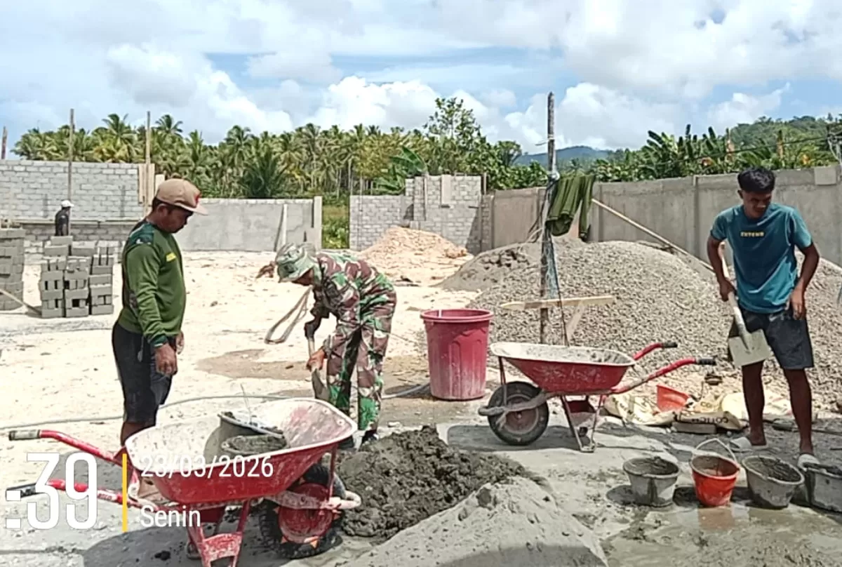 Babinsa Koramil 1312-03/Beo,Kodim 1312/Talaud, Serka Hery Manoppo mengimplementasikan salah satu poin Delapan wajib TNI dengan cara membantu warga binaanya dalam proses pembuatan KOPERASI MERAH PUTIH Ds Bantik, Kecamatan Beo, Kabupaten Kepulauan Talaud  (Istimewa) (Pendim 1312/Taalud)