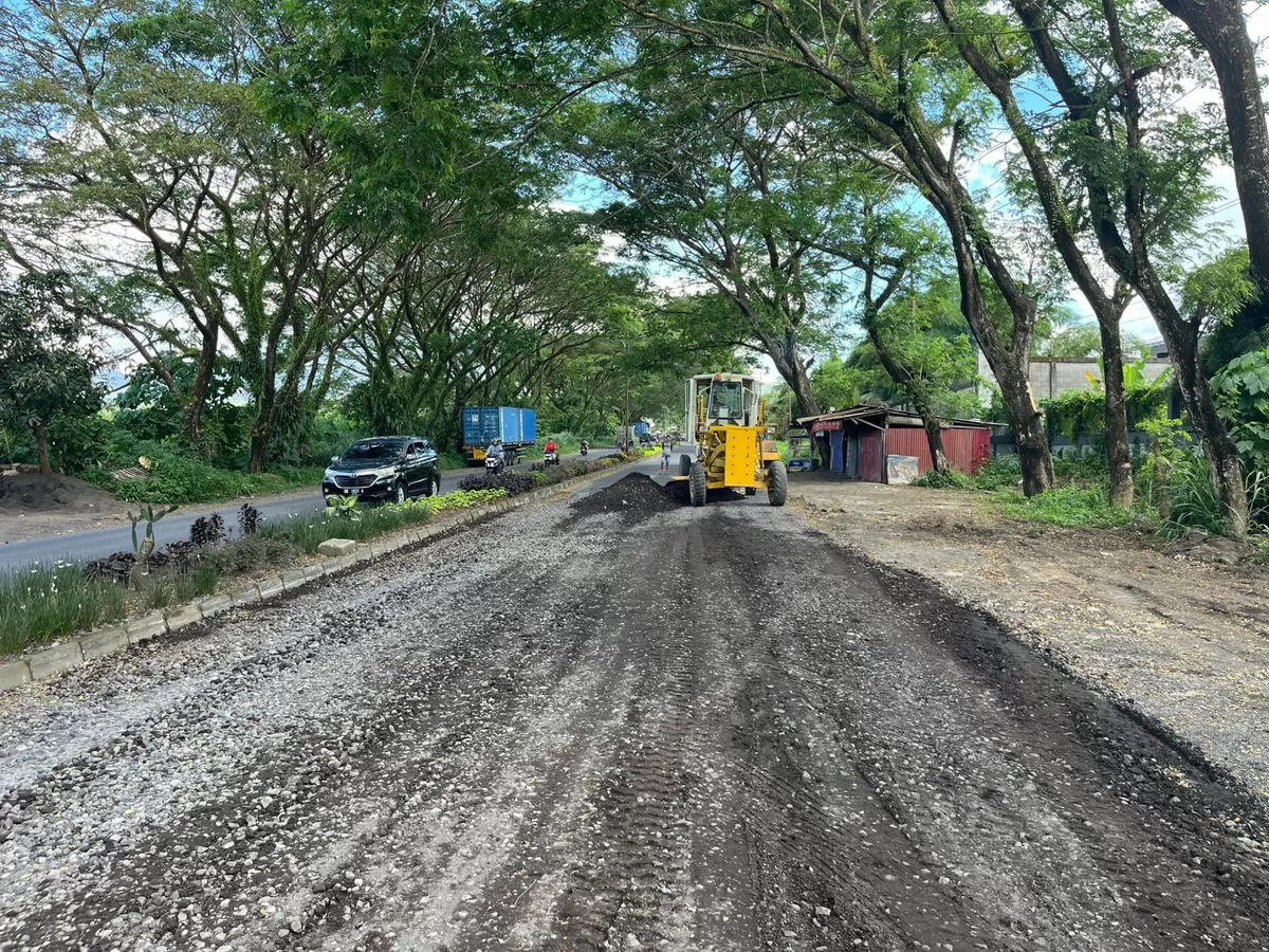 Jalan Rusak di Minahasa Utara Mulai di Aspal Pemprov Sulut (Dok. Istimewa)