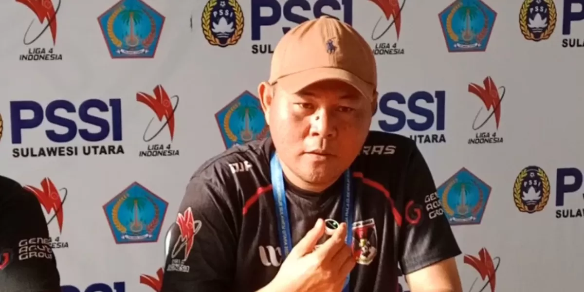 Manajer Persmin Minahasa, Richo Roring Protes Kepemimpinan Wasit pada laga Lawan Persminsel (Dok. Dede/sulutzone.com)