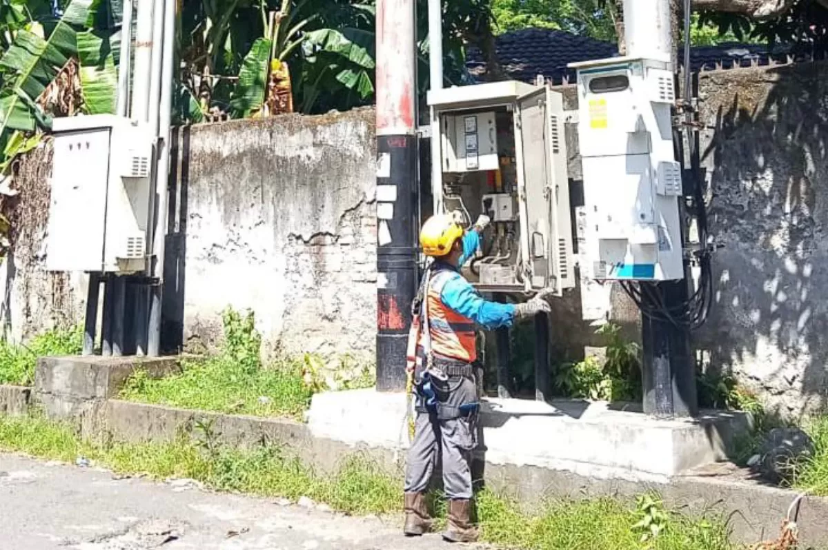 Petugas PLN Bergerak cepat pulihkan listrik pasca gempa (Istimewa)
