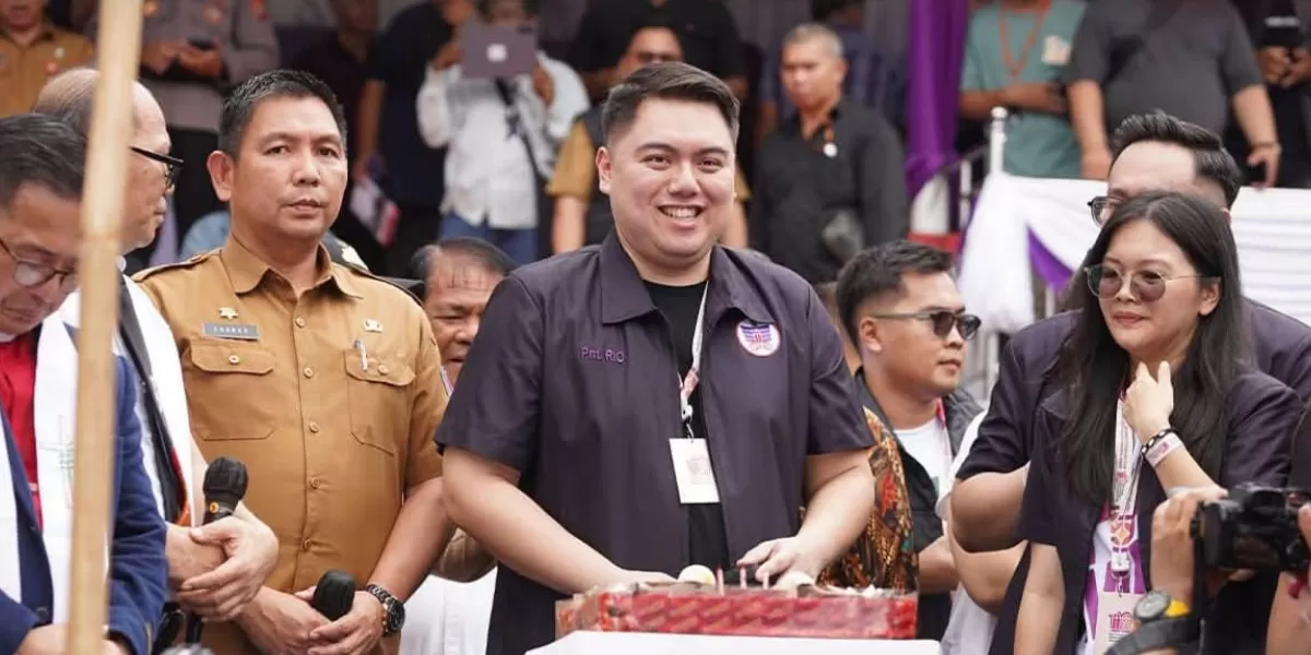 Ketua KPSG GMIM, Rio Dondokambey (Tengah)  (Dok. Istmewa/trendsulut.com)