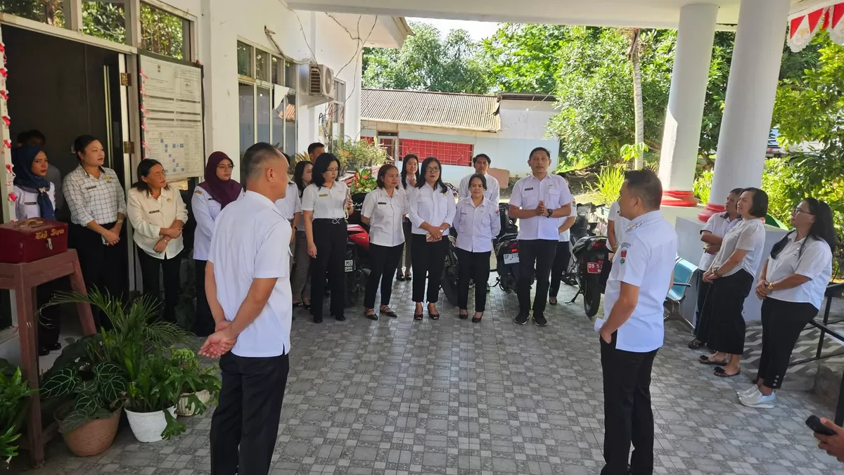 Bupati Ronald Kandoli melakukan sidak di kantor dinas Pendidikan