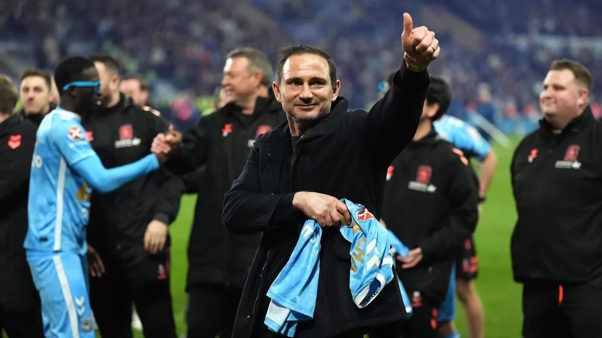 Frank Lampard saat merayakan kesuksesan meraih juara Championship bersama Coventry City dan naik ke Premier League (Ist)