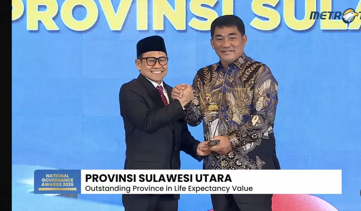 Yulius Selvanus Terima Penghargaan (Dok. Istimewa)