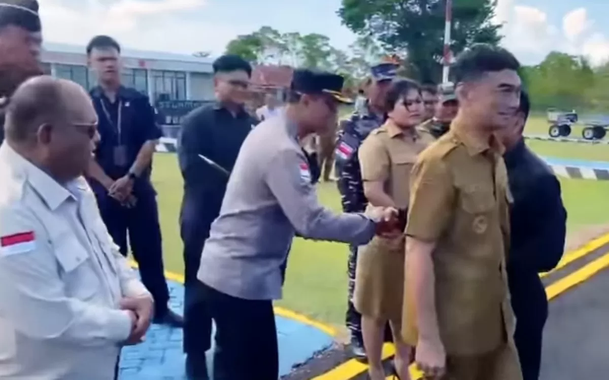 Kapolres Kepulauan Talaud, AKBP Arie Sulistyo Nugroho, SIK MH hadiri penjemputan Ketua Pengadilan Tinggi Manado di Bandaraha Udara Melonguane Talaud (Nelson Sangadi)