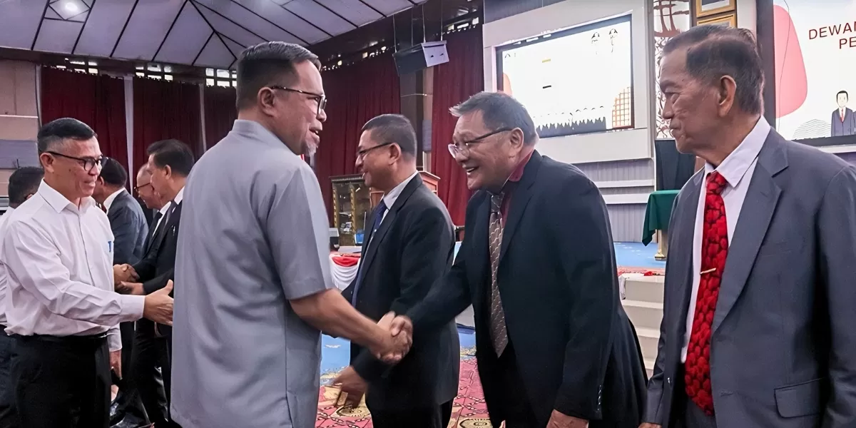 Wakil Wali Kota Manado, Richard Sualang, memimpin pelantikan Dewan Pendidikan Kota Manado. (Dok. Pemerintah Kota Manado)