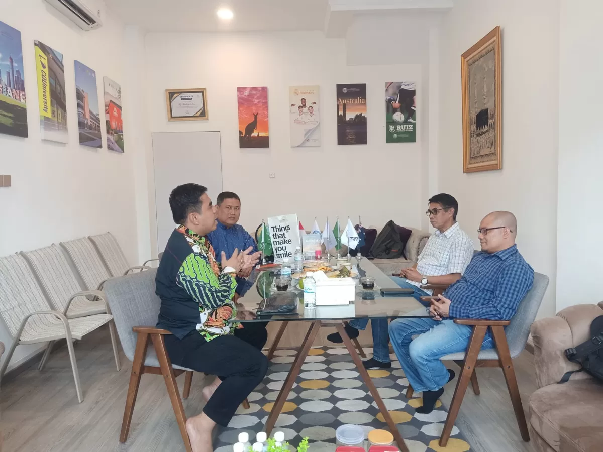 Ketua DPP PJS, Mahmud Marhaba, berkonsultasi dengan Penasehat Farid Aljawi (Dok. Istimewa)