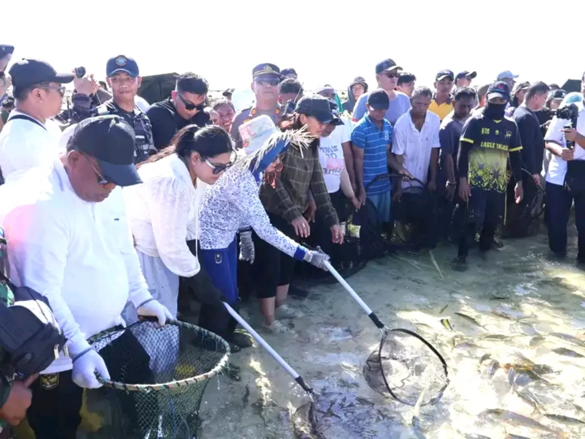 Wakil Bupati Kepulauan Talaud, Anisya Gretsya Bambungan, SE, Pimpin  Festival Manee 2026, di Pulau Intata Kakorotan, dampingi Ketua DPRD Kabupaten Kepulauan Talaud, Drs.  Egelbertus Tatibi, Wakil Ketua II DPRD Kabupatan Kepulauan Talaud, Janastasya Ch. Parapaga, S.E., S.Kom, Ketua Cabang 7 Korcab VI (Nelson.Sangadi)