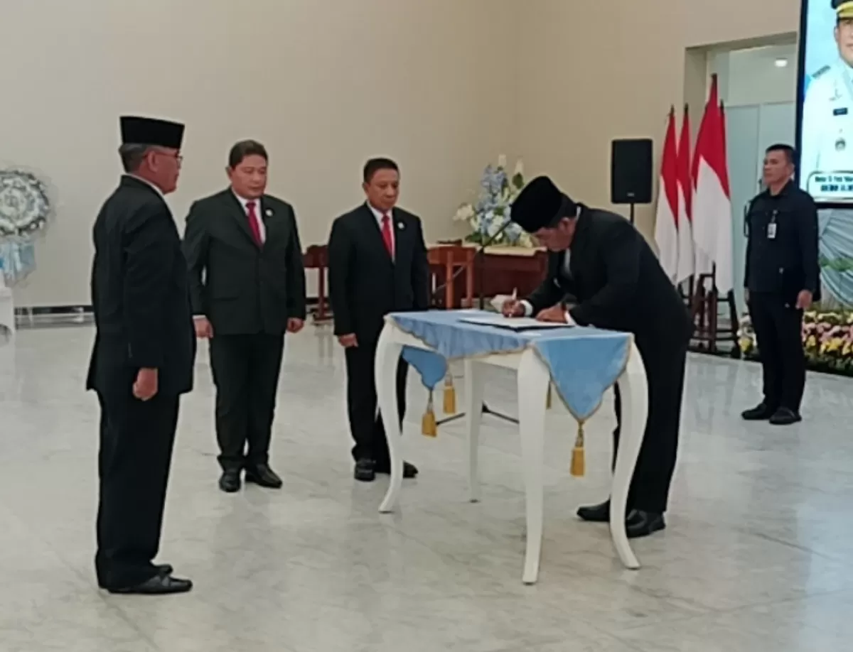 Yulius Selvanus Lantik Jhon Marentek, Kepala BKD Provinsi Sulut (Dok. Sulutzone/Dede)