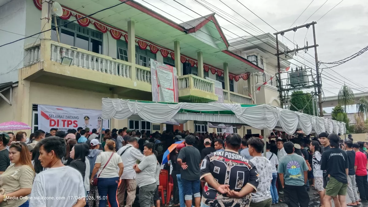 Ribuan Warga Warembungan Padati Balai Desa (Dok. Sulutzonecom)