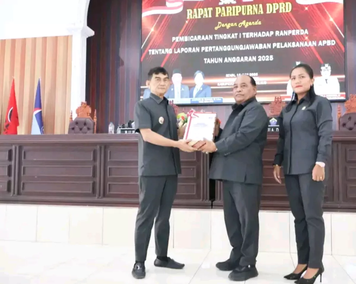 Ketua DPRD Drs. Engelbertus Tatibi, ME, Pimpin Paripurna di hadiri oleh Bupati Talaud, Welly Titah, Wakil Ketua II Janastasya Ch Parapaga, SE, S.Kom, Di hadiri oleh jajaran Forkopimda dan Staf Khusus Bupati Talaud (Istimewa) (Dinas Kominfo Talaud)